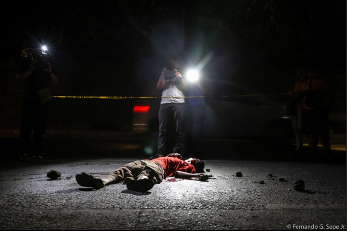 Hindi Kilalang Lalaki Gilid ng Kalsada: 2 Bangkay Natagpuan